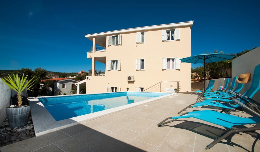 Apartments Villa Laguna With Pool Ražanj Rom bilde