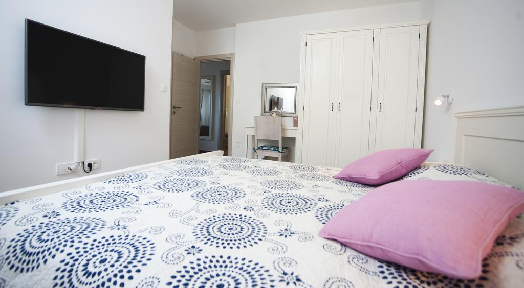Apartments Villa Laguna With Pool Ražanj Rom bilde