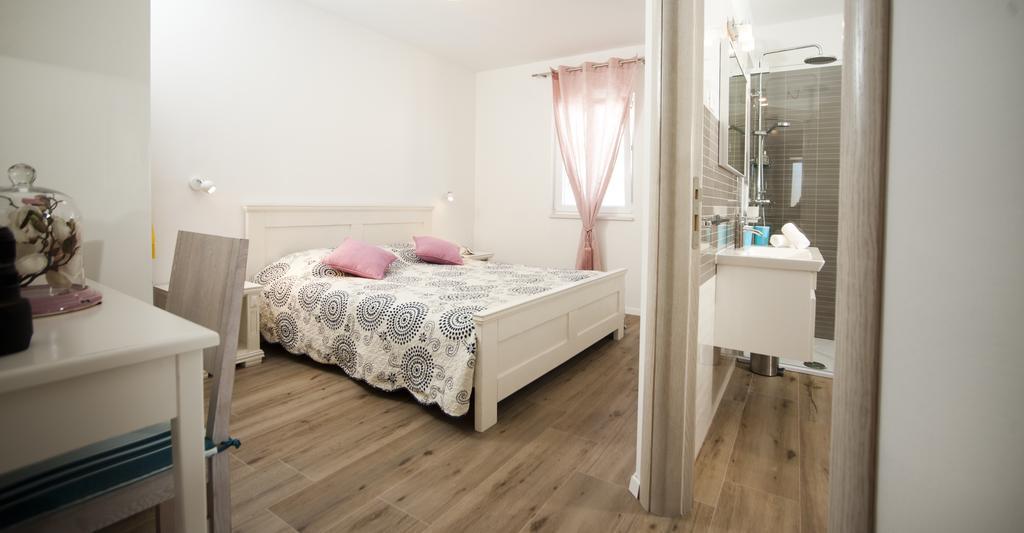 Apartments Villa Laguna With Pool Ražanj Rom bilde