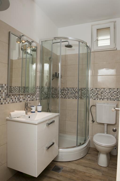 Apartments Villa Laguna With Pool Ražanj Rom bilde