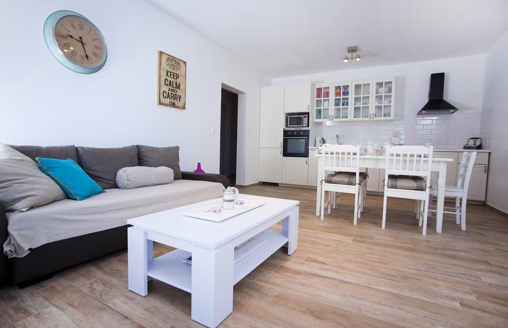 Apartments Villa Laguna With Pool Ražanj Rom bilde