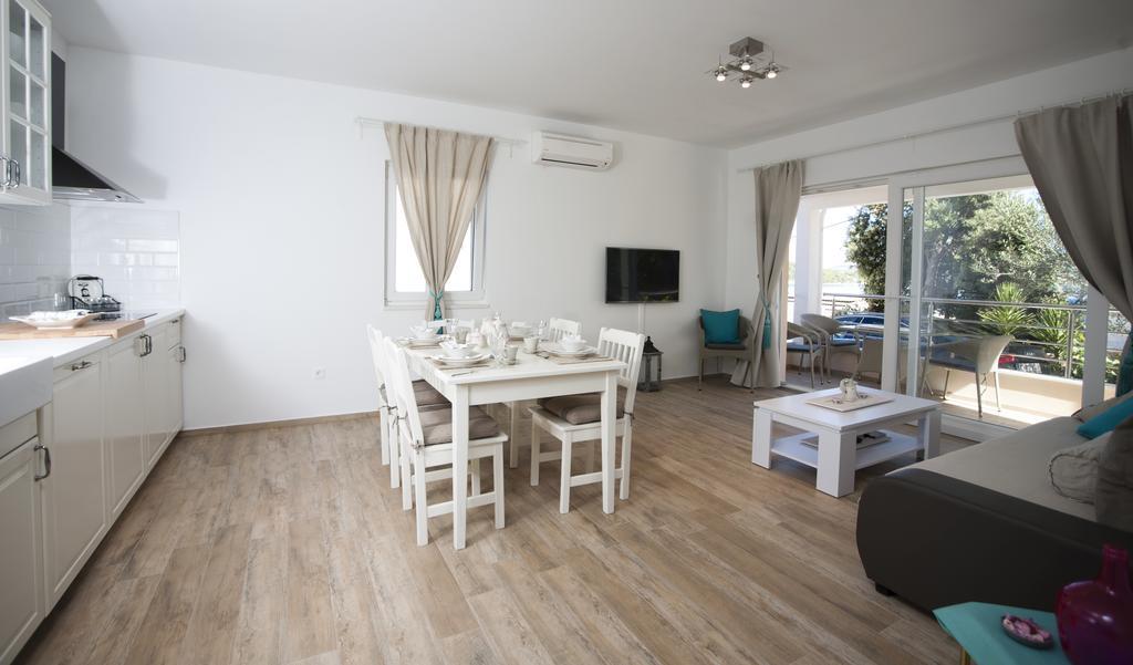 Apartments Villa Laguna With Pool Ražanj Rom bilde