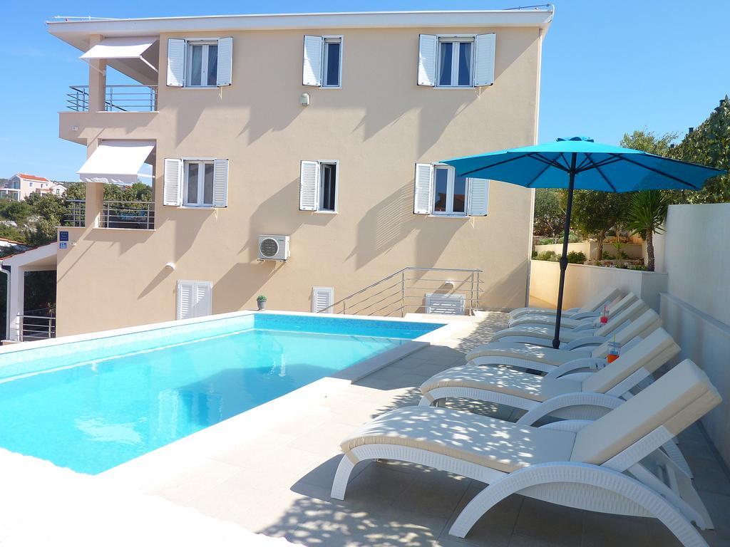 Apartments Villa Laguna With Pool Ražanj Eksteriør bilde